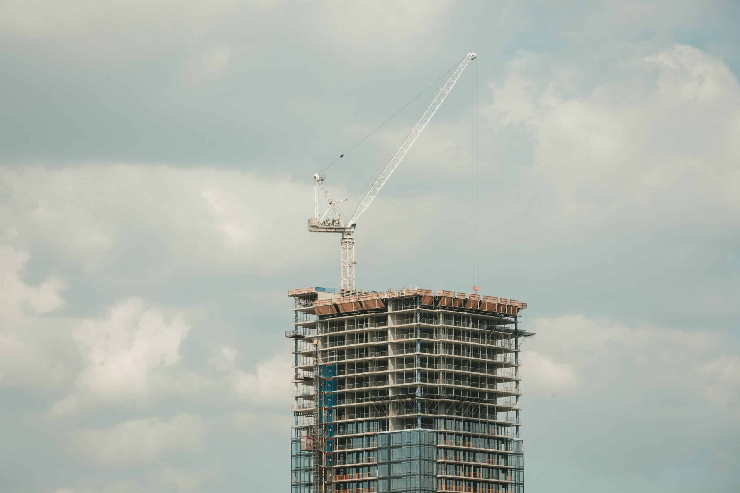 construction of a skyscraper with white crane on top
