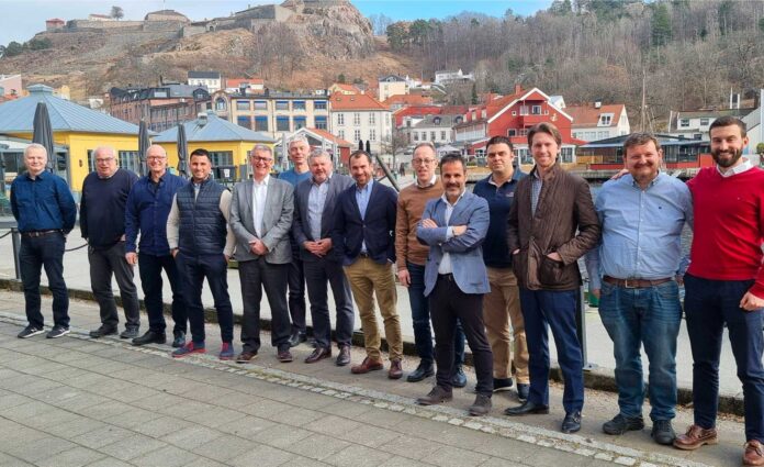 Members of the three companies Catenda (Norway), Ingecid (Spain) and Createc (UK) standing next to each other in norway for decomissioning meeting