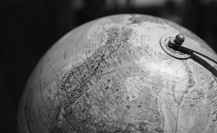Black-white picture of the north part of the globe, showing north america